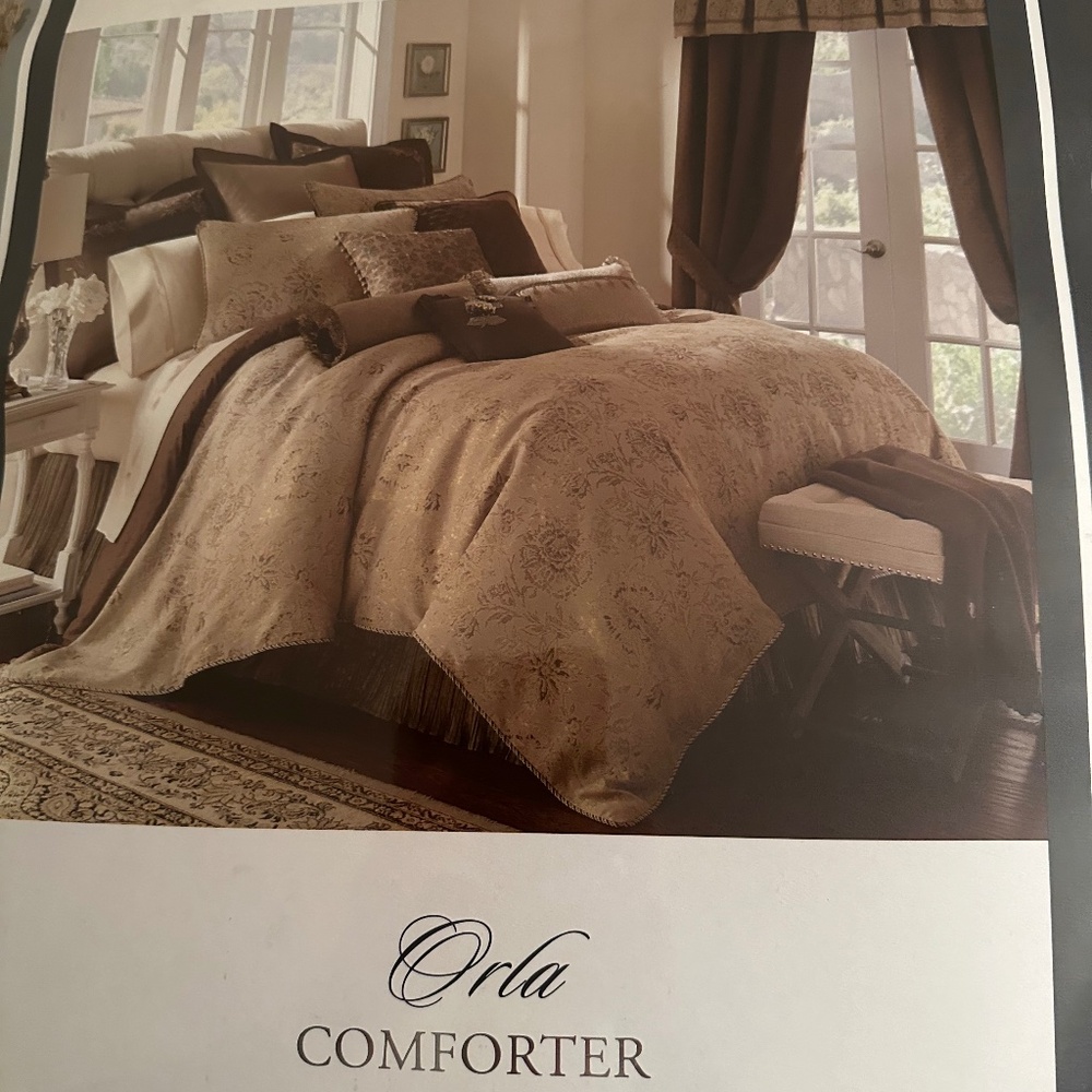 Waterford Linens Comforter set